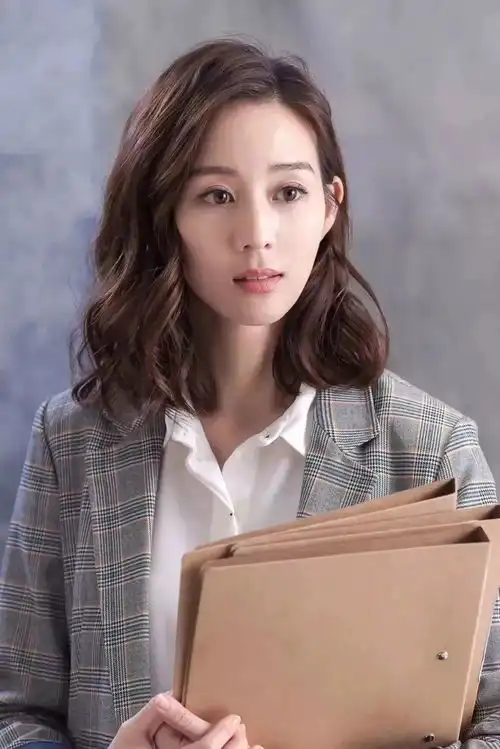 张钧甯的水波卷火遍流行圈,你值得拥有
