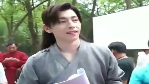 香蜜沉沉烬如霜搞笑花絮杨紫拍戏恶搞邓伦,就是不配合
