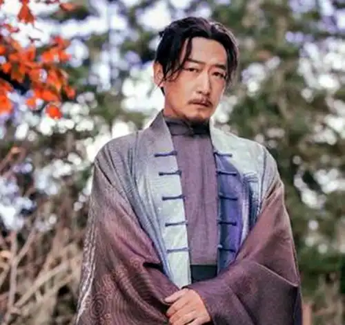 司藤白英和白金本是一体那司藤算什么白金的真实身份是大树