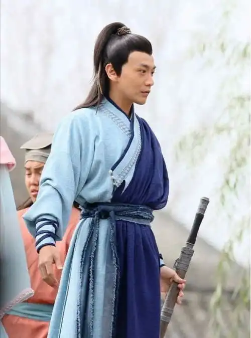 新圆月弯刀积压10年,张智尧杨雪主演,唐国强刘德凯强势加盟
