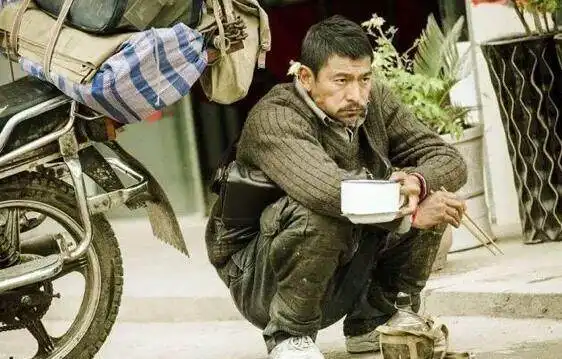 看看各位影帝在电影里表演吃盒饭,哪位最能打动你的心
