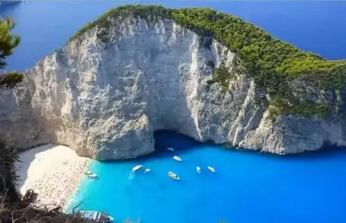世界最美的海滩希腊沉船湾navagio
