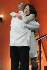 海藻李念大秀演技与郭德纲表演借位吻戏
