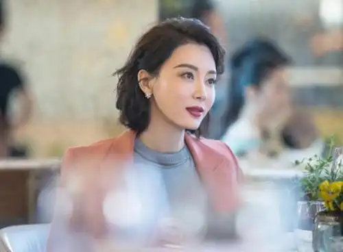 与张凯丽飙戏气场强嫁二婚钢琴家至今无子,陈数做自己的女王
