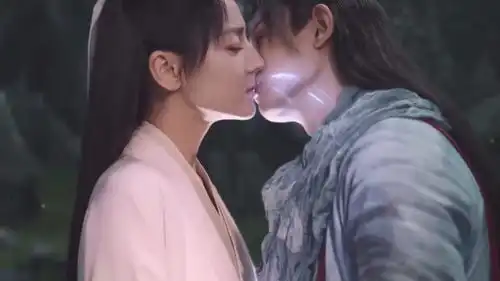 与君初相识任嘉伦强吻热巴,送上定情信物撩得她心跳加速
