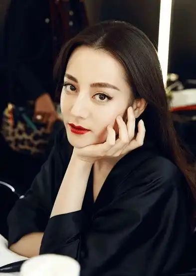 年过50还能美得石破天惊独立女王和恶毒花瓶的人生ab面