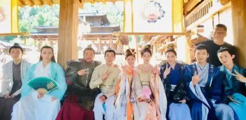 传闻中的陈芊芊大结局,剧组发幕后剧照陈芊芊韩烁剧外也搞笑
