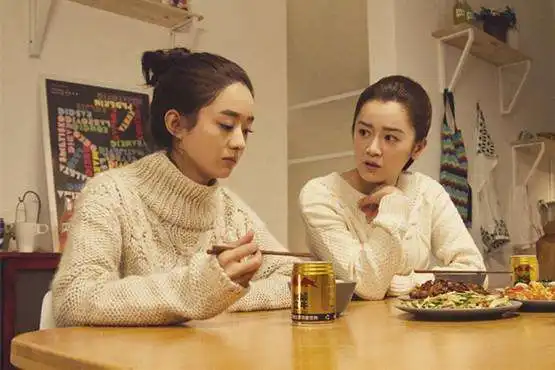 同样是拍吃戏,唐嫣闹乌龙,杨颖吃空气,而热巴却被导演喊停
