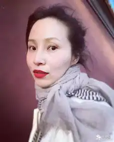 甄嬛传剪秋姑姑近照大红唇美艳只是好久没看到她作品了
