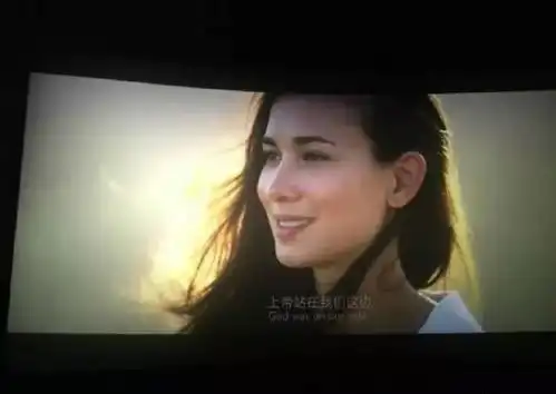 她是战狼2中最美的女主,而她的英文更加优雅
