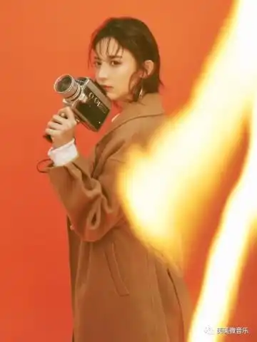 工作室晒娜扎新年美照,大长腿显露无疑,妥妥的女神范啊
