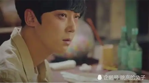 韩剧顶楼夏博士回忆抛弃允熙过往,自己被出轨女的利益所迷惑