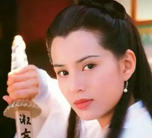 8000万的脸照样没救baby的小龙女被群嘲,于正秒删事件持续发酵
