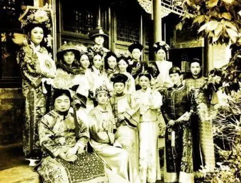 王菲早期清宫贵妃扮相照雍容华贵眼神有戏气场足
