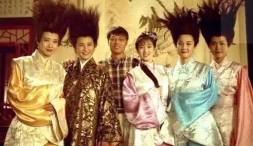 唐伯虎点秋香旧照大公开,星爷片场脸通红,巩俐竟有奇怪习惯