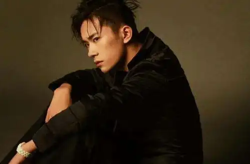 易烊千玺砸枕头,张杰李维嘉大哭,明星排解负面情绪的方式大不同