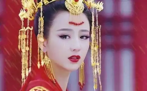 佟丽娅跳舞照太美了,翩翩起舞犹如曼妙女子若仙若灵
