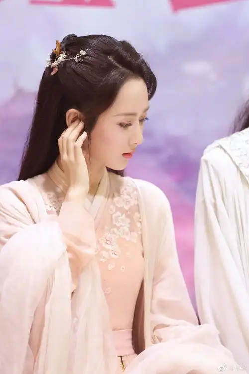 热巴郑爽关晓彤李沁90后新晋古装女神你看好谁
