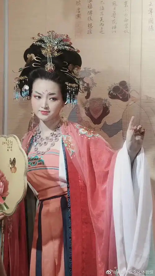 87版红楼梦花絮照及演员妆后对比
