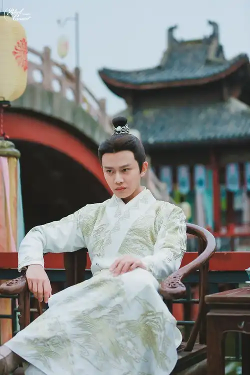 言渊进组啦,哈哈
