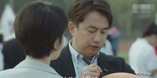 父母请亲戚吃饭,庆祝孩子被大学录取,亲戚说的话,让人想不到
