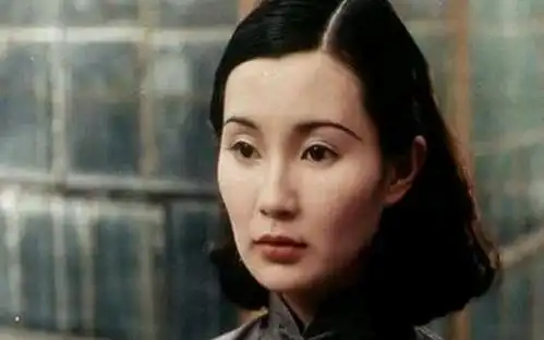 影坛小花25岁去世,一生有过3个男人,却没有遇到对的人
