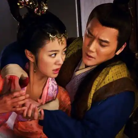 冯绍峰安以轩后宫上演温情大戏