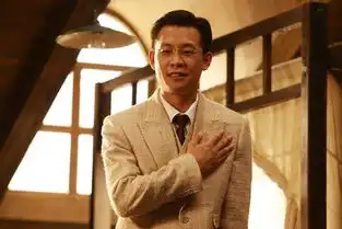 因太丑跑龙套10年,并被女友抛弃,如今成影帝华丽逆袭成高富帅