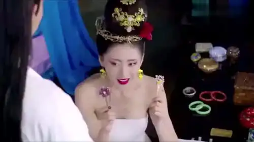 太子妃顶变异发型,后宫没人抢过她的风头,连冰山美男都挪不开眼