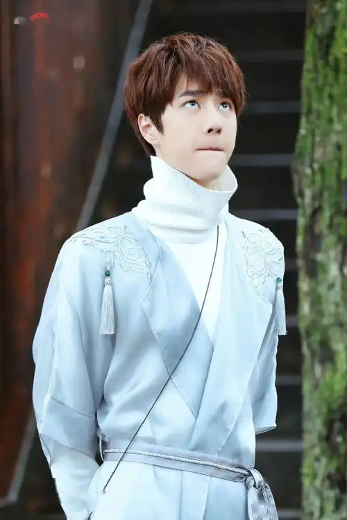 甜甜的那年今日私立蜀山学园媒体探班滕净小王子又软又可爱
