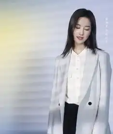 45岁刘恺威与陈都灵饰闪婚夫妻,片场示范抱娃姿势满分