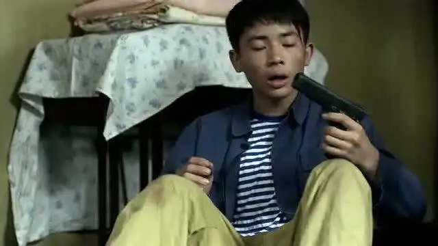 国庆兄弟玩枪走火,德华姑姑吓得直接吓倒在地,太皮了