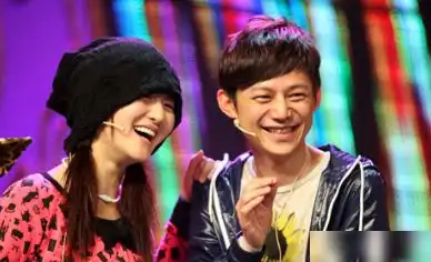 男明星的女闺蜜肖战李现的没啥,看到朱一龙何炅的才羡慕了
