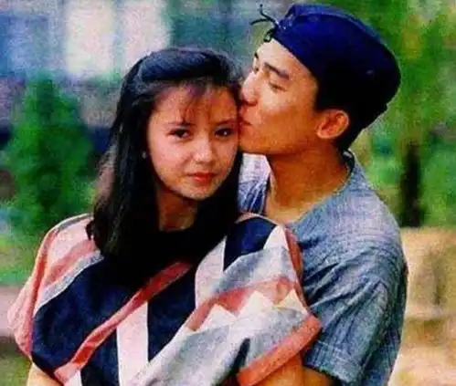 与梁朝伟恋爱六年分手,独自抚养儿子长大,如今儿子成她的骄傲
