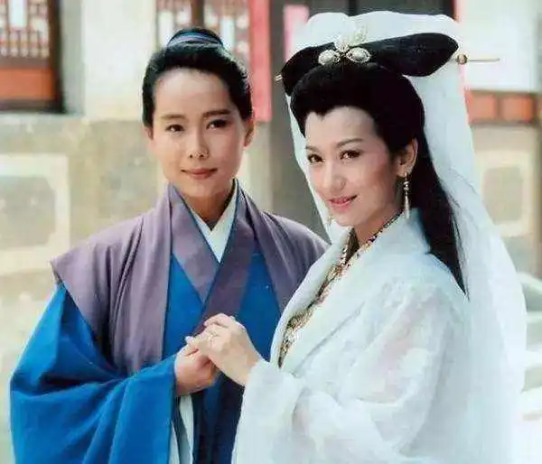 女扮男装的女星,一眼就能被识破,谁才没有违和感
