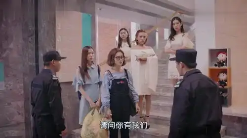 惹上冷殿下陈青青惹到女神帮,被保安赶出学校,心疼青青
