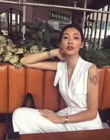 朱雨辰恋情公开,与女友贴面揽腰合照,网友妈妈同意在一起了