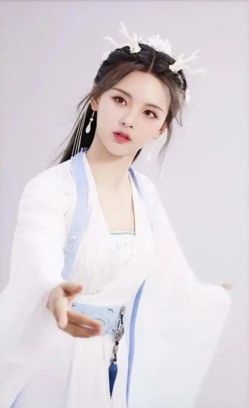 黄多多出演赵灵儿仙剑剧组紧急辟谣,呼声最高的人选是她们
