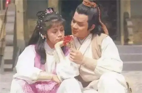 83版射雕英雄传幕后剧照周星驰像个小影迷,靖哥哥是个近视眼