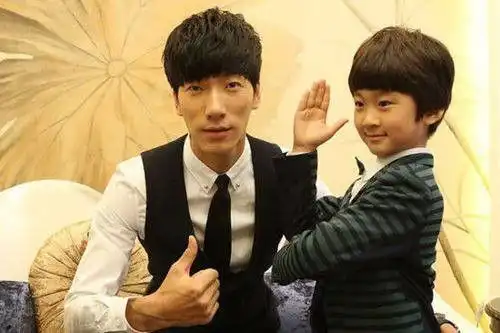 演话剧拍电影参加综艺,奋力挣扎的张亮终究还是回不去当初了