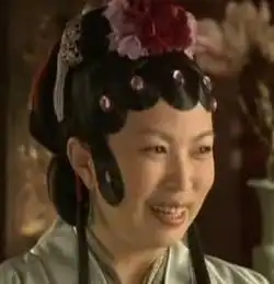 新版红楼梦里的贾元春和薛姨妈是同一个人演的吗