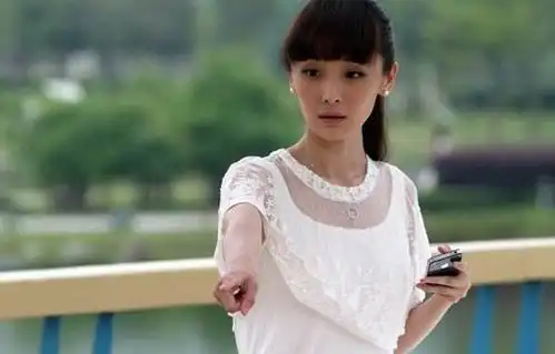她是洪金宝的儿媳妇,曾给杨紫当陪衬,如今没名气却美到犯规
