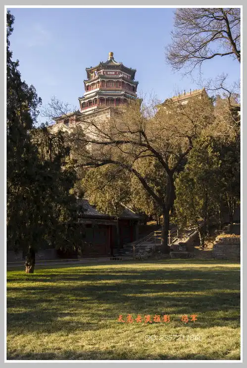 游人稀少的颐和园
