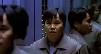 因为划分了阴阳两界,所以它是恐怖片永不过时的道具
