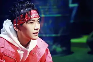 易烊千玺嘻哈装扮跳开场舞画风酷炫成少年王者
