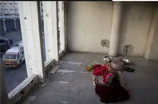 废墟上的蜗居震后5年海地民众仍无家可归