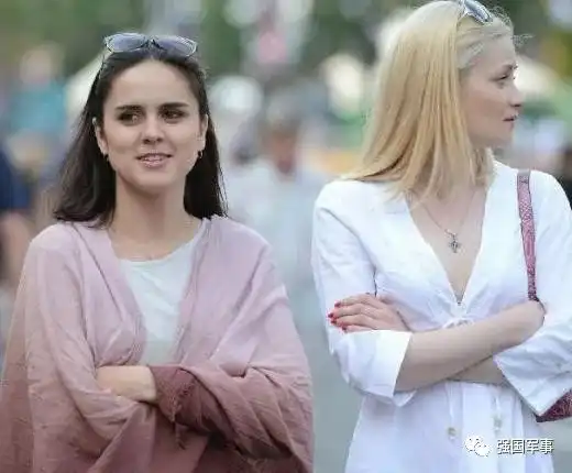 实拍乌克兰街头美女体态婀娜让人怦然心动图