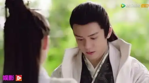 新倚天屠龙记张无忌送别赵敏回蒙古,两人互赠贴心礼物依依不舍