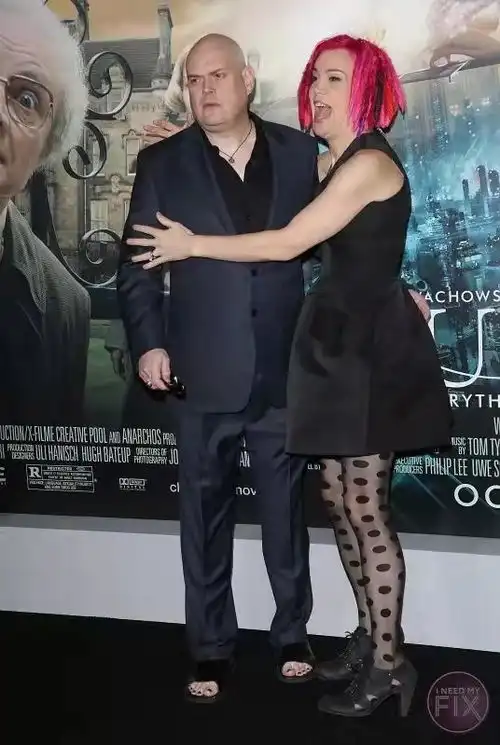 18年后矩阵重启,黑客帝国4重磅归来,导演兄弟如今变性成姐妹花
