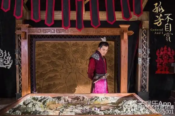 孤芳不自赏曝了一张剧照,放大一看三个人全都有亮点
